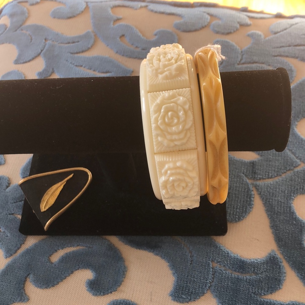 Vintage Moulded Bangle